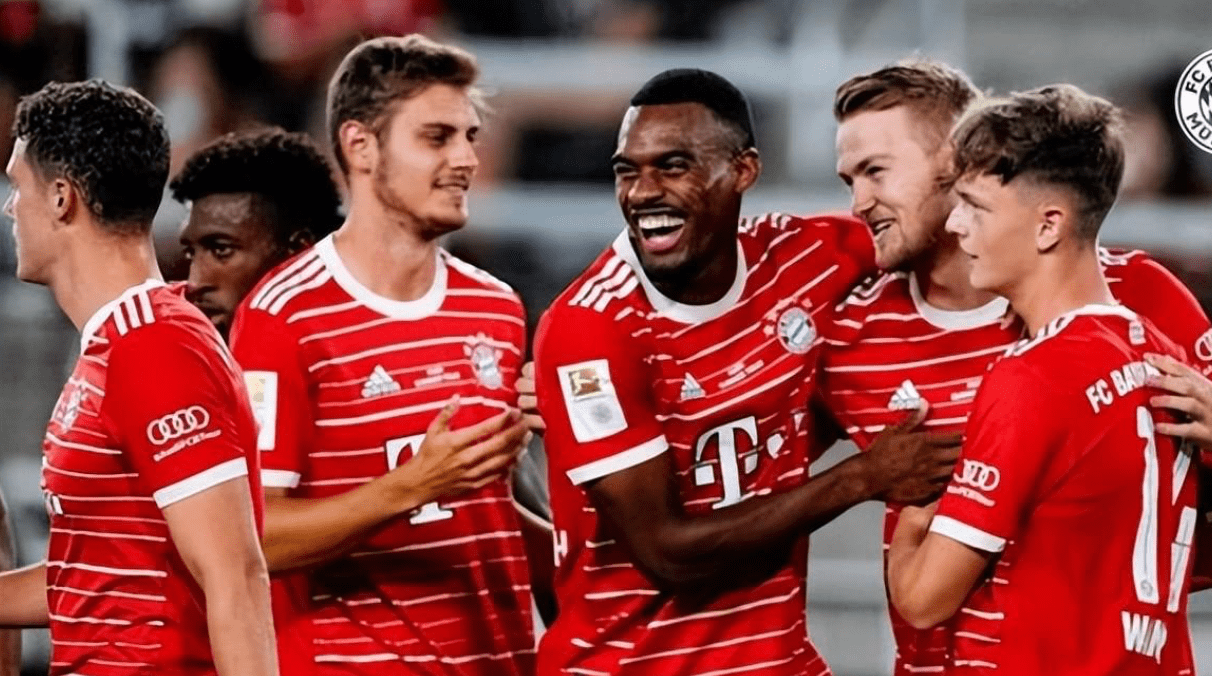 包含莱比锡红牛险胜秘鲁，莱万绝境逆转的词条