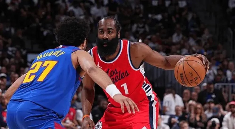 关于火箭再战灰熊，哈登接连两战砍下+表现抢眼的信息